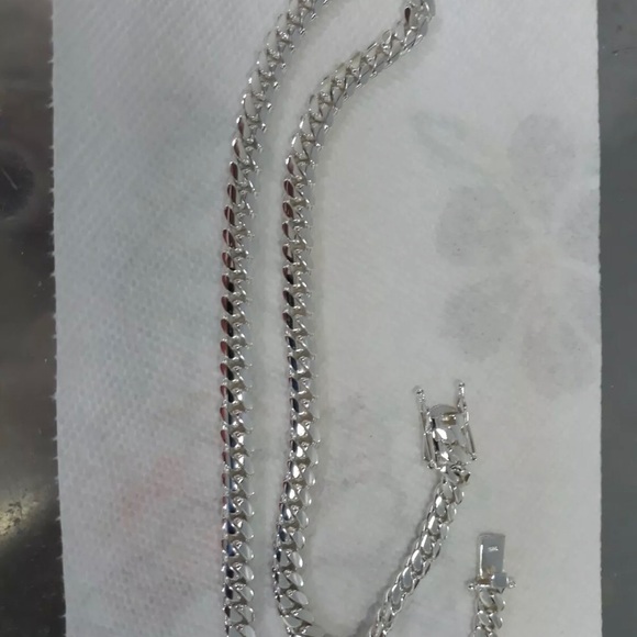 9mmx26in Sterling Silver Miami Cuban Link Chain - Picture 4 of 7